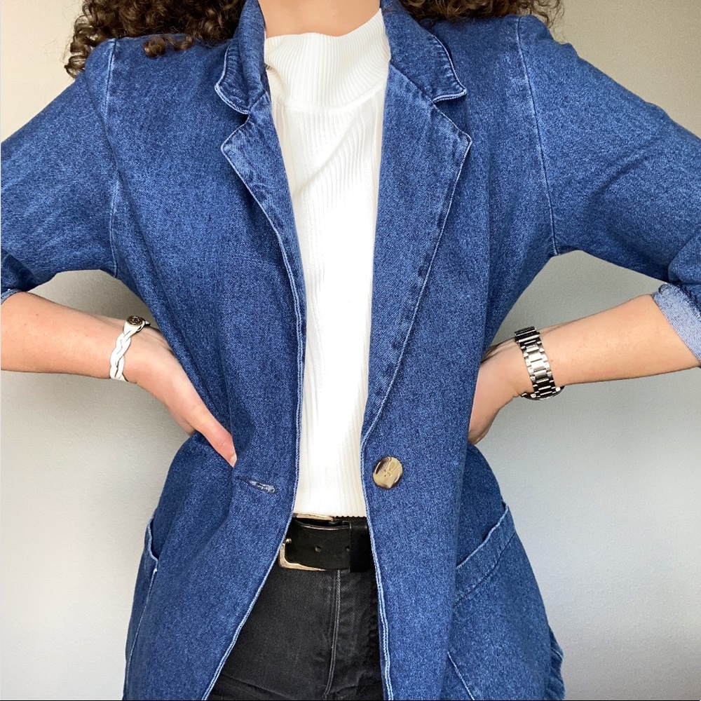 SOLD / HP 💘 VINTAGE • denim blazer